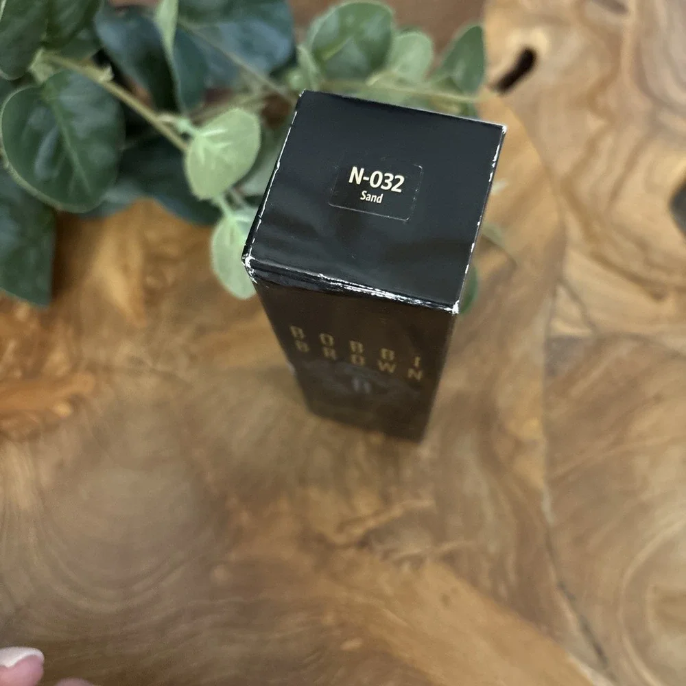 Bobbi Brown Intensive Skin Serum Foundation, Broad Spectrum SPF 40, N-032 Sand